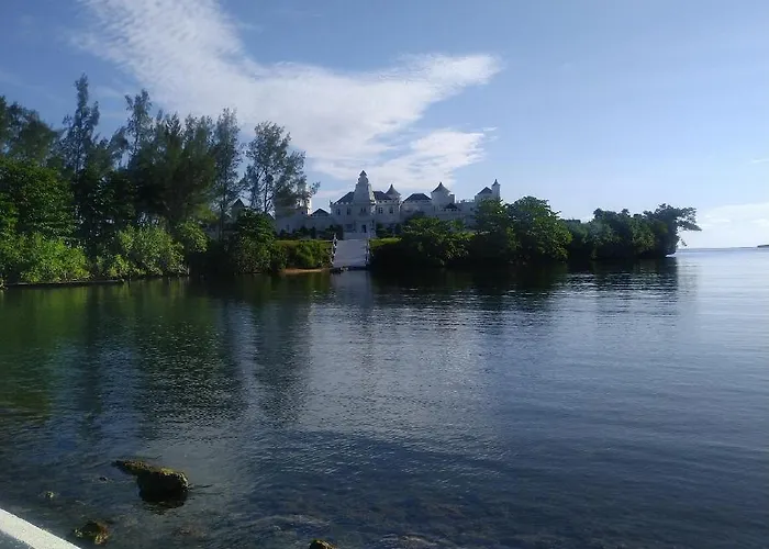 Tha Lagoon Spots Cool Vybz